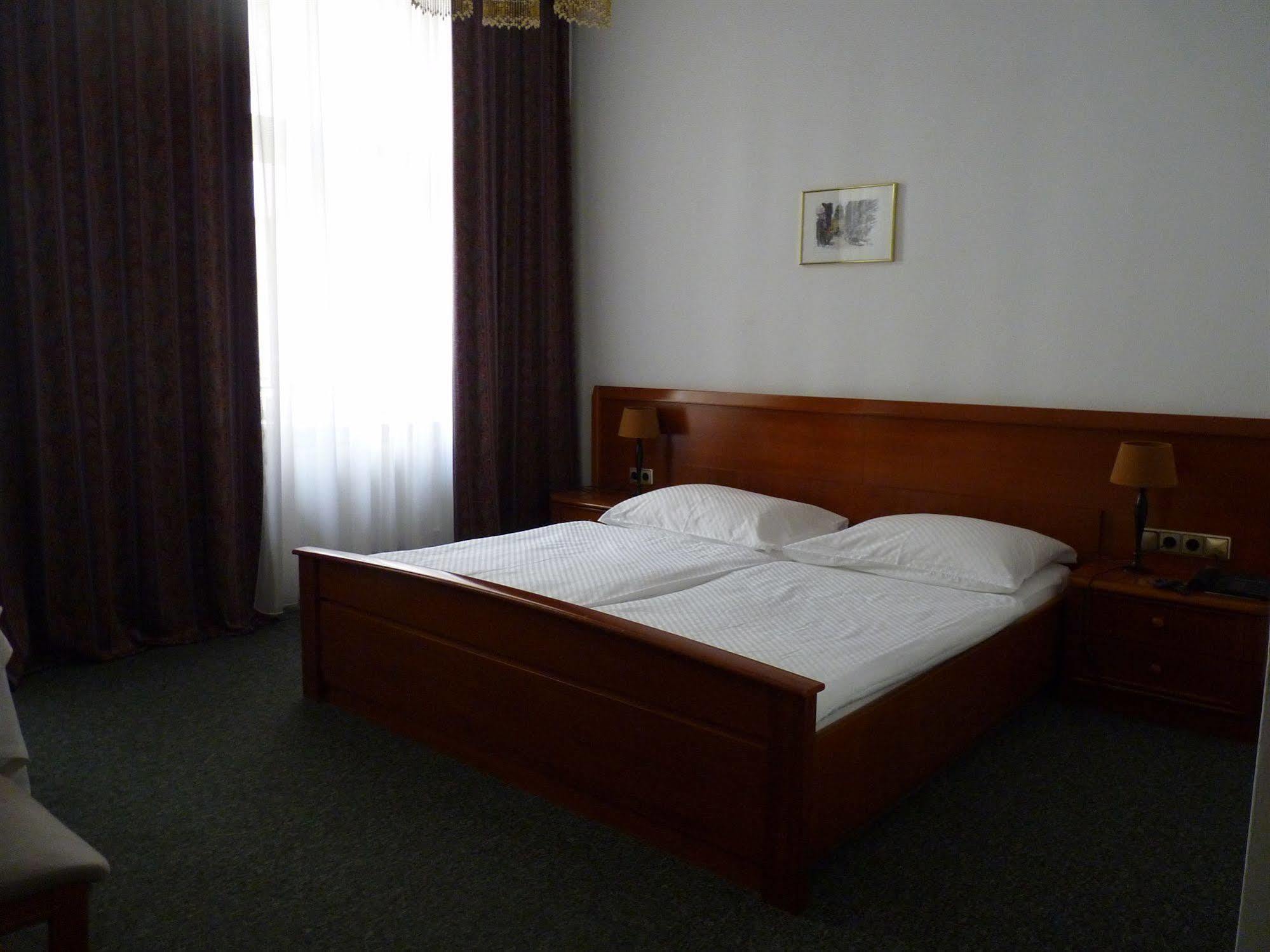 Hotel Pension Lumes - Self Check In Відень Екстер'єр фото